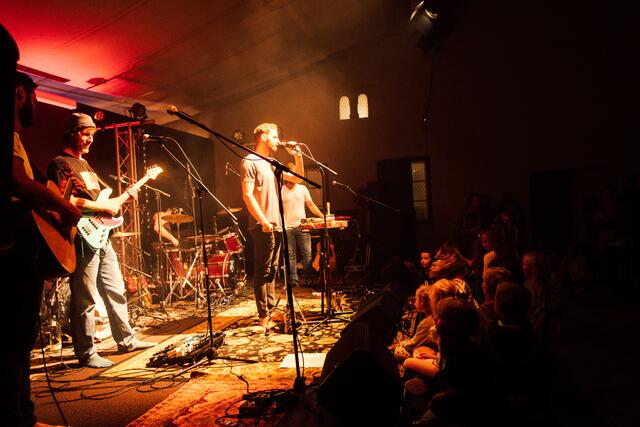 Die Band "Brothers van Yarns" heizte dem Publikum ordentlich ein. | Foto: Dominik Kretz