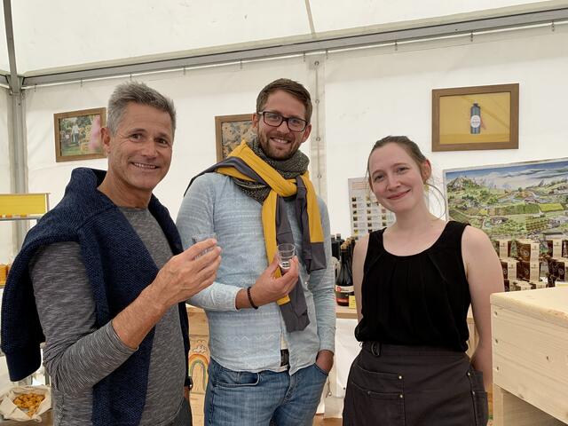 Beste Stimmung bei Standler:innen und Besuchern.