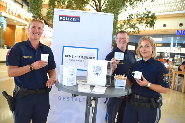 Luden im G3 zu einem Kaffee-Plausch ein: Doris Grandits, Franz Gutmann und Stephanie Böhm. | Foto: Sandra Schütz