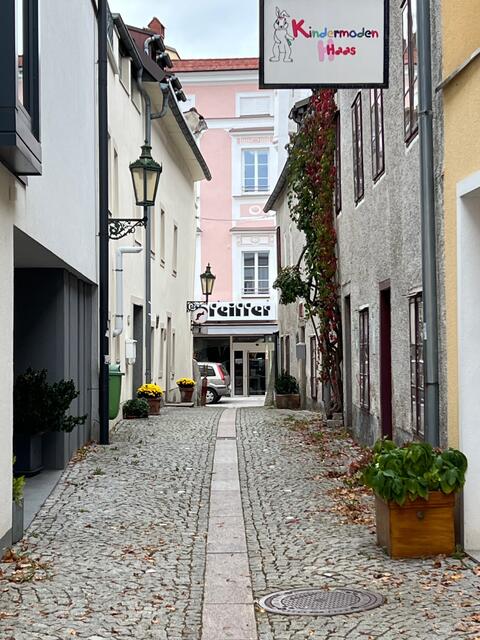 Ein Zeichen für die Bedeutung des Bäcker-Berufes in der ältesten Stadt Österreichs: Die Bäcker-Gasse in Enns.  | Foto: Museumverein Enns