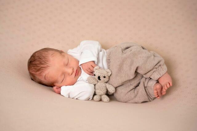 Felix Peter Deutschmann, Geboren: 25.09.2023, Eltern: Julia und Peter Deutschmann aus Weiz, Gewicht: 3370 g, Größe: 50 cm | Foto: ARTige Babys