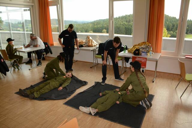 Der Feuerwehr-Nachwuchs musste verschiedene Stationen bewältigen. | Foto: Herbert Denkmayr