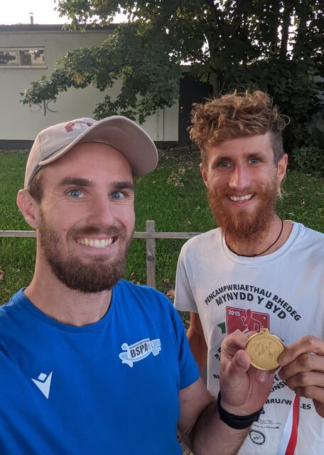 Vereinsleiter Michael Hofmann (links) durfte beim ersten Triumph des Landesmeistertitels von Julian Kreutzer (rechts) mit dabei sein. | Foto: Michael Hofmann