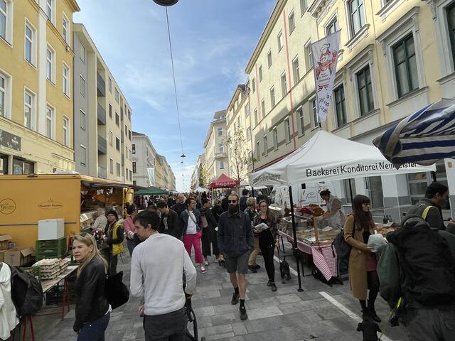 Reges Treiben am Bauernmarkt. | Foto: Johannes Reiterits