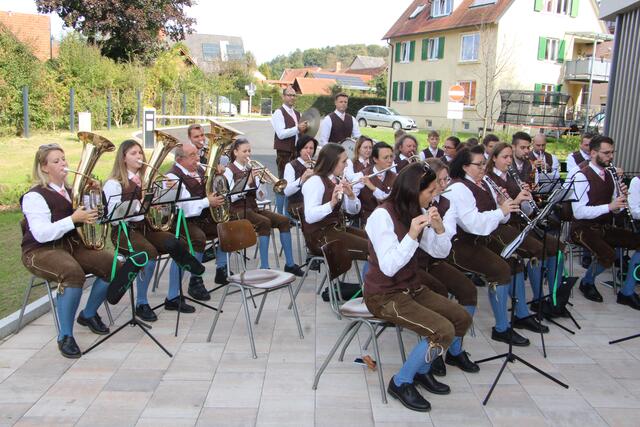 Die Trachtenkapelle unter Dirigent Josef Pallier waren für die Musik bei der Eröffnung verantwortlich. | Foto: RegionalMedien Steiermark/Hofmüller