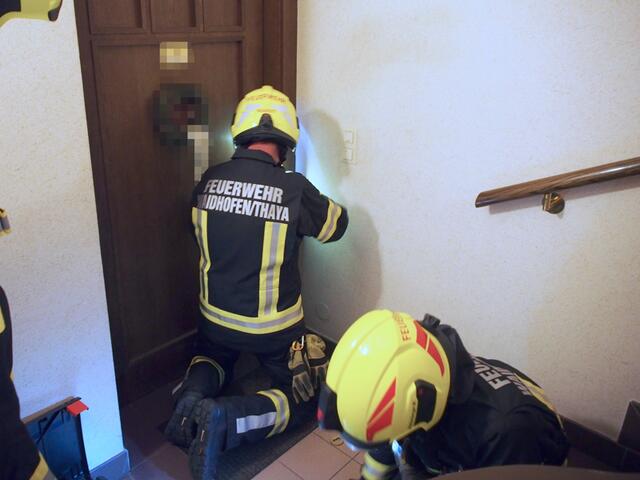 Die Tür wurde mit Spezialwerkzeug geöffnet. | Foto: FF Waidhofen/Thaya