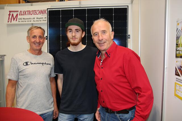 Elektrotechnik: Thomas Frauenschuh (r.) mit Josef Leimüller und Schnupperlehrling.