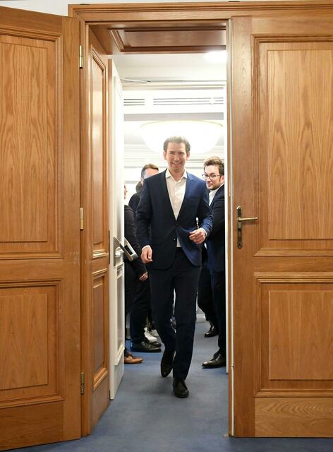 Sebastian Kurz muss vor Gericht. Die Wirtschafts- und Korruptionsstaatsanwaltschaft (WKStA) hatte einen Strafantrag gegen den früheren Bundeskanzler eingebracht. Der ehemalige ÖVP-Chef wird sich wegen Falschaussage vor dem parlamentarischen Untersuchungsausschuss verantworten müssen. In drei Punkten soll er laut Strafantrag die Unwahrheit gesagt haben. | Foto: APA Picturedesk