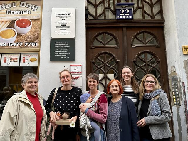 Neue Gedenktafel präsentiert Josefstadt ehrt posthum Ingela Bruner
