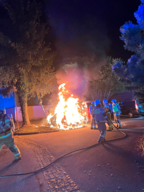 Fahrzeugbrand in Eugendorf | Foto: FF Eugendorf