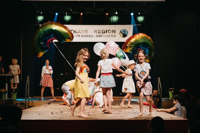 Inzwischen traditionell jährlich in der Alfons-Dorfner-Halle Lembach stattfindende Fairtrade-Modeschauen.   | Foto: Alfred Hofer