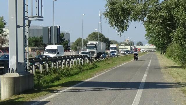 Zusätzlich zur Hauptfahrbahn sollen auch die Leitschienen, die Beschilderung sowie die Entwässerung überholt werden. | Foto: Umweltinitiative Wienerwald