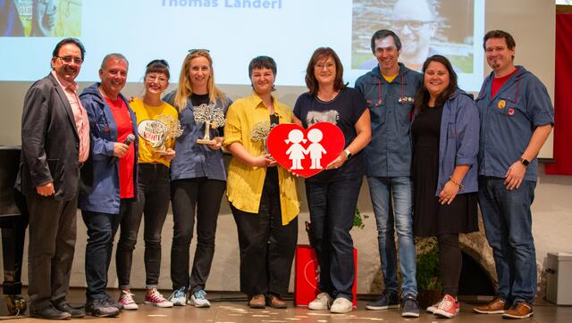 Am Bild v.l.n.r.:
Erich Wahl, Martin Kraschowetz, Claudia Kutzenberger, Karoline Buchberger-Plank, Lena Wagner, Sabine Engleitner-Neu, Helmut Gotthartsleitner, Sandra Promberger, Florian Gérard
 | Foto: Gunnar Schmid