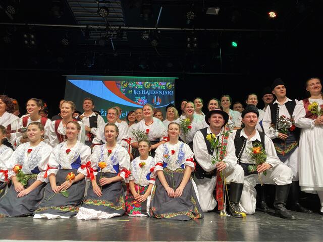 An Nachwuchs mangelt es den Folkloregruppen nicht.