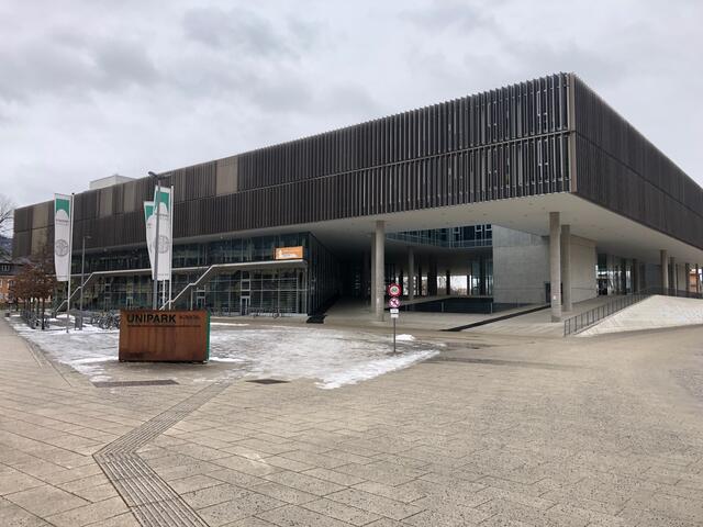 Nach wie vor läuft die Debatte rund um die Wahl eines neuen Rektorats an der Universität Salzburg. Vergangene Woche startete die Uni nun ohne Rektorin oder Rektor ins neue Semester. | Foto: Lisa Gold