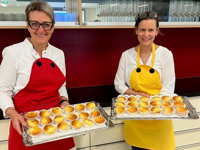 Fachvorständin Reinhild Reiter (r.) und Co. zauberten ganz besondere Muffins.  | Foto: HLW Mureck 