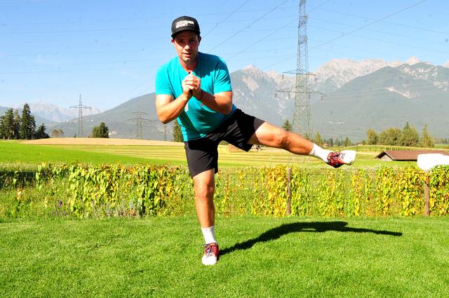 Fit in den Winter mit Beat Feuz - Übung 15: Beinstrecken - Abduktoren | Foto: Hassl