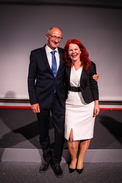 Landeshauptmann Anton Mattle mit der frischgebackenen Bezirksparteiobfrau Cornelia Hagele. | Foto: Fischler