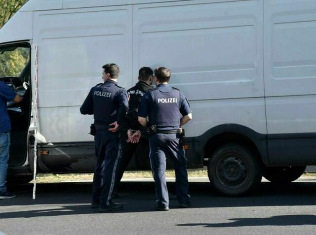 Sowohl im Bezirk Liezen als auch im Bezirk Graz-Umgebung wurden am Dienstag Schlepper festgenommen. (Symbolfoto) | Foto: Thomas Lenger / monatsrevue.at