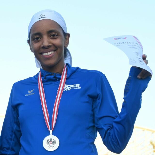 Leyla Reshed holte bei der 10 Kilometer-Staatsmeisterschaft die Team-Silbermedaille. | Foto: friba
