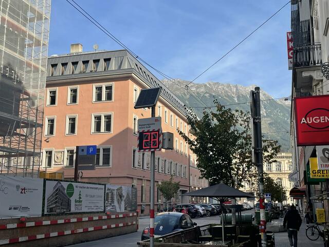 In der Wilhelm-Greil-Straße gilt die 20 km/h-Regelung | Foto: BezirksBlätter