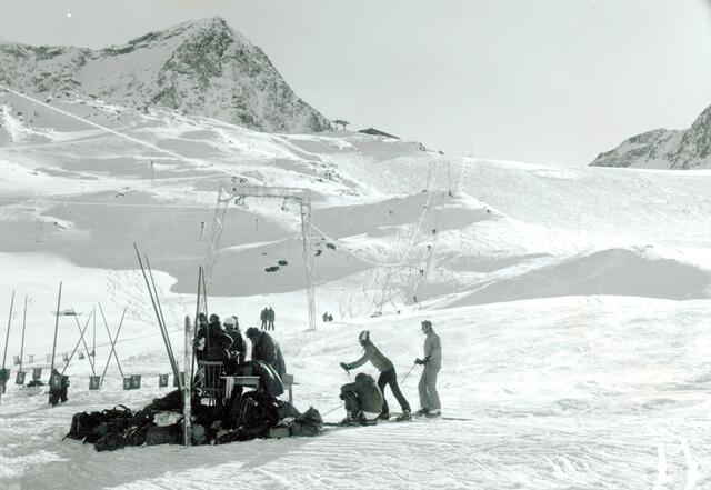 Eine Aufnahme des Schlepplifts Eisjoch aus dem Winter im Jahre 1976. | Foto: Stubaier Gletscherbahn