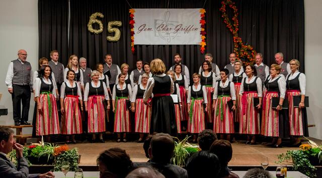 Der Gemischte Chor Griffen mit Chorleiterin Gerti Proßegger lädt am 21. Oktober im Griffner Kultursaal zum Herbstkonzert. Mitgestaltet wird der Abend vom Oktet Suha, Quintett Ponfeld und dem Gemischten Chor des Ebriacher Singvereins. | Foto: Gemischter Chor Griffen