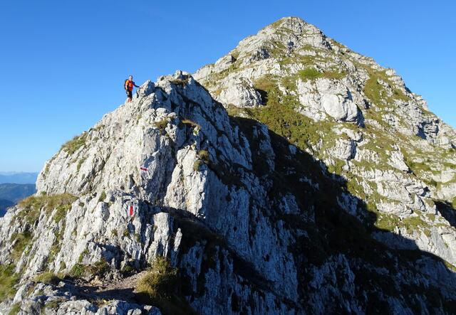 Der "winzige" Bert auf einem Felszacken