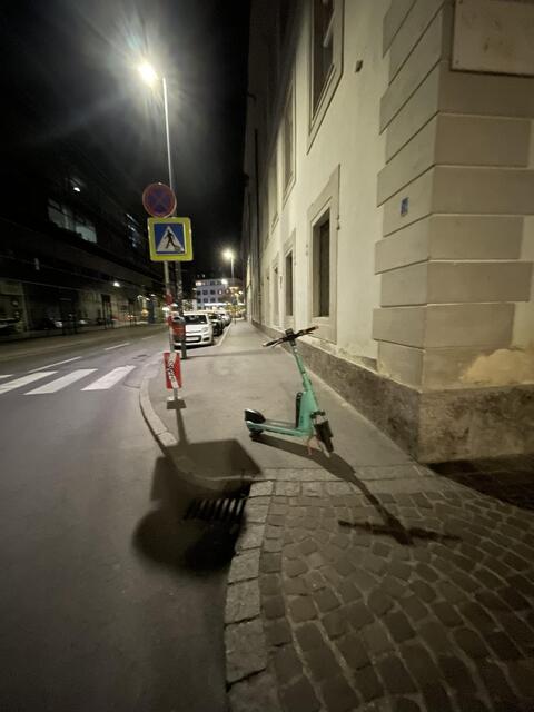Die Zukunft der Leih-E-Scooter in Innsbruck wird heftig diskutiert. | Foto: FB/Parking E-Scooter