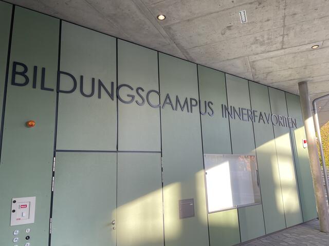 Der neu errichtete Bildungscampus beherbergt einen 12-gruppigen Kindergarten sowie zwei Ganztagsschulen – Volksschule und Mittelschule – mit insgesamt 29 Klassen. | Foto: Fabian Franz