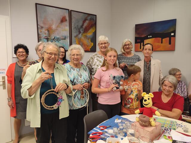 In der Handarbeitsrunde wurde fleißig unter dem Motto "Kreative Auszeit für alle" gebastelt. | Foto: Freiwilligenbörse