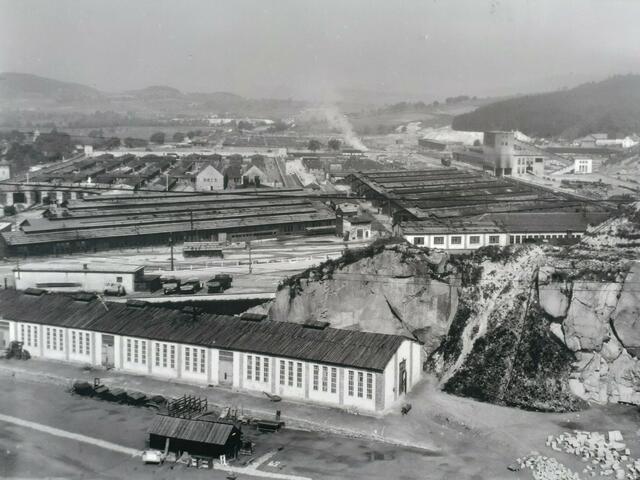 Das riesige Gusener KZ-Areal in der NS-Zeit. Rechts hinten ist der Schotterbrecher zu sehen. | Foto: US National Archives &amp; Records Administration