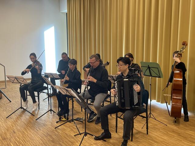 Auch die, in dem Campus beherbergte Musikschule gab zur Feier des Tages einige Stücke zum Besten. | Foto: Fabian Franz