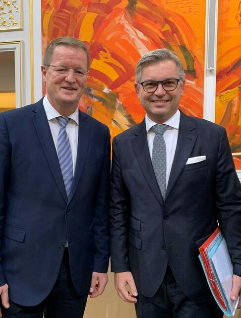 Nationalratsabgeordneter Manfred Hofinger mit Finanzminister Magnus Brunner.  | Foto: ÖVP-Klub