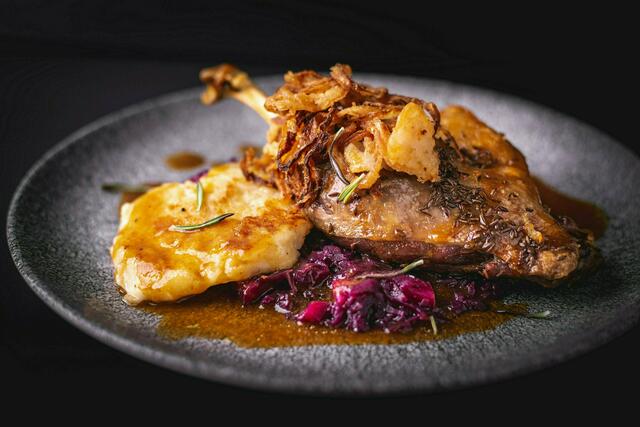 Das Ganslessen gehört für viele Wienerinnen und Wiener zum Herbst einfach dazu. Viele Restaurants und Gasthäuser bieten daher eine spezielle Ganslkarte an. | Foto: Pixabay