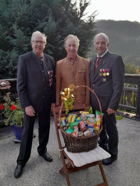 Foto von links: Subkassier Kurt Prandstätter, Jubilar Franz Winkler, Obmann-Stv. Franz Feiel | Foto: Kameradschaft Ramingstein