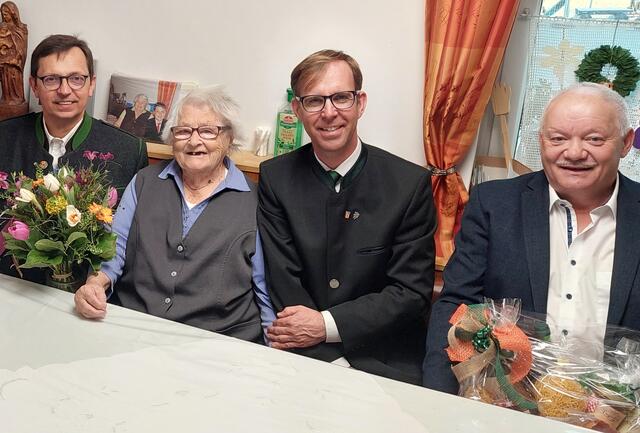 Viktoria Kaip freute sich über den 103. Geburtstag. | Foto: Gemeinde Ilztal