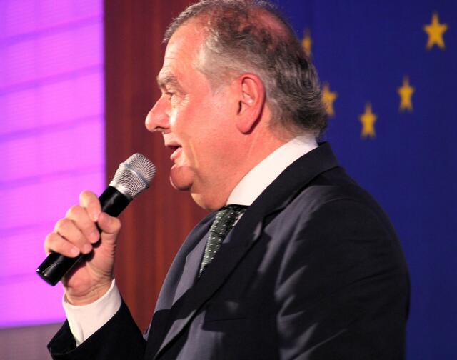 Landtagsabgeordneter Franz Dinhobl gratulierte der Schule. | Foto: Claudia Seidl