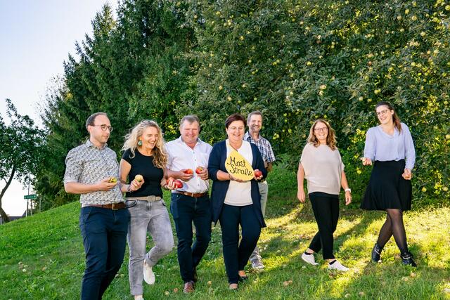 Die LEADER-Region Moststraße lud zum großen Obsorten-Spaziergang durch die herrlichen Streuobstwiesen in unserer Region. | Foto: Gerald Prüller/Cleanhill Studios