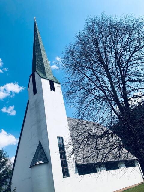 Clemens-Holzmeister-Kirche in Erpfendorf. | Foto: Kogler