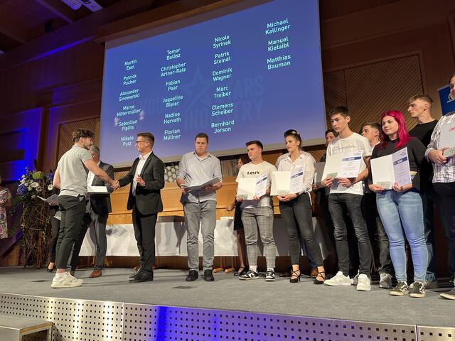 Die besten Lehrlinge aus 4 Ausbildungsjahren und deren Betriebe wurden für ihren Fleiß und ihr Können geehrt