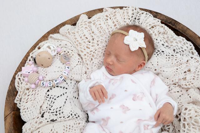 Sophia
Geburtsdatum: 22.9.2023
Gewicht: 1980 g
Größe: 47 cm
Eltern: Sabrina Temmel und Bernhard Olijnyk aus Preding
 | Foto: babysmile