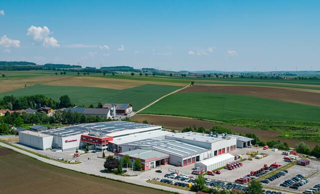 Am Neidlinger Standort der Fa. Rosenbauer werden exklusiv Fahrzeuge (Baureihe Compact Technology) und Sonderfahrzeuge gefertigt. | Foto: Rosenbauer