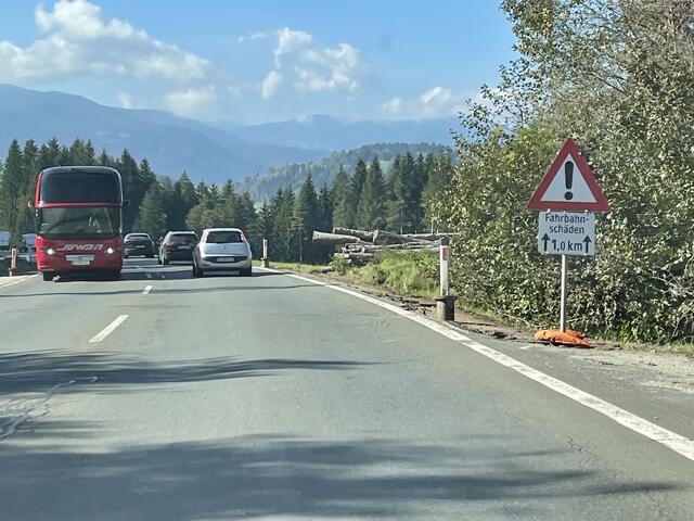 Die Sanierungsarbeiten der B95 Turracher Straße zwischen den Ortschaften Radweg und Oberglan bei Feldkirchen haben bereits begonnen. | Foto: RegionalMedien