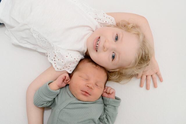 Toni
Geburtsdatum: 13.9.2023
Gewicht: 4530 g
Größe: 55 cm
Eltern: Lena und Elias Kiefer aus St. Martin i.S., Schwester Luisa
 | Foto: babysmile
