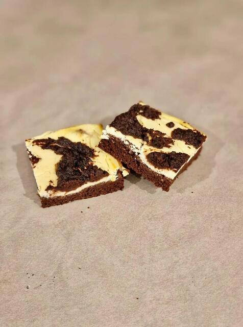 Franz Müllner und Sarah Gahr haben eine helle und eine dunkle Backmischung entwickelt. | Foto: Sarah Gahr