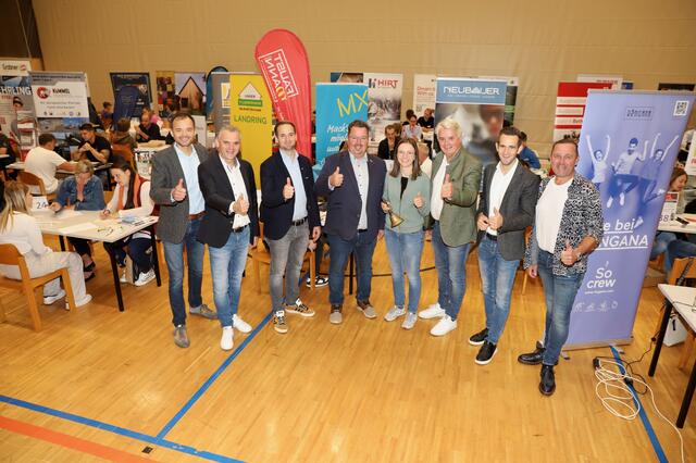 Das sechste Lehrlings-Speed-Dating in der Stadtwerke-Hartberghalle wurde in Anwesenheit zahlreicher Ehrengäste eröffnet. | Foto: Alfred Mayer