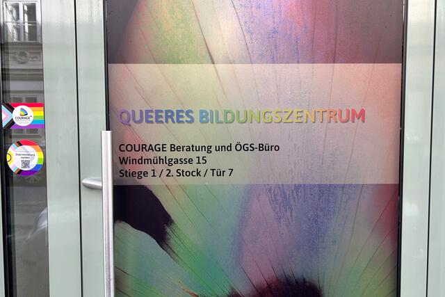 Das queere Bildungszentrum findet man im Erdgeschoß von der Beratungsstelle Courage in der Windmühlgasse 15.  | Foto: BV 6