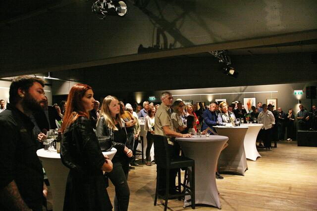 Das Opening der Stadtbühne stieß auf großes Publikumsinteresse - bis spät in die Nacht war die Veranstaltung bestens besucht.