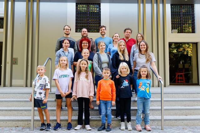 Schauspieler:innen aller Altersklassen erwecken heuer das beliebte Märchen "Rumpelstilzchen" zu neuem Leben. | Foto: Losbichler
